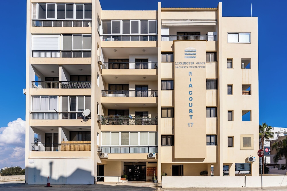 Averna - Breezy 2-BR Apt. in Larnaca