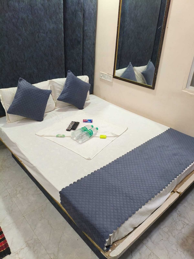 Shri Radha hotels