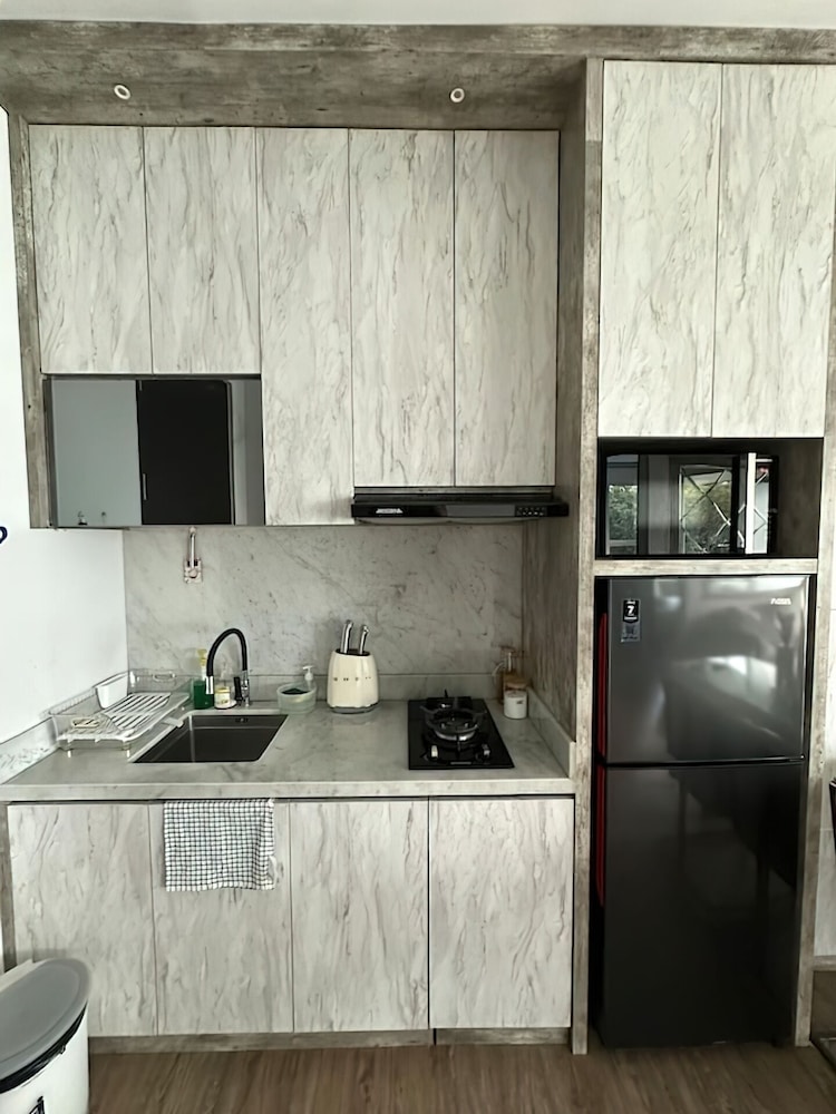 Lush Lakeside - Citra Luxury Apartments