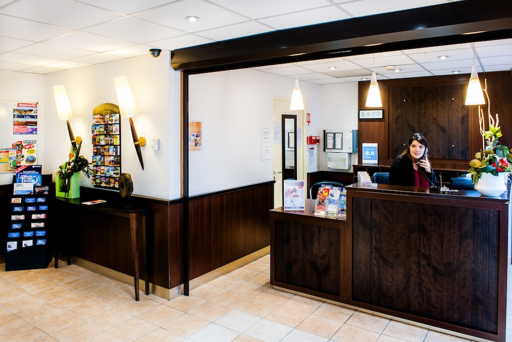 Lobby & Reception