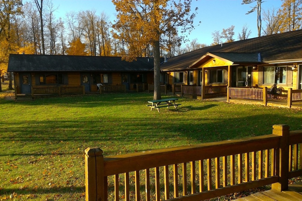 Horseshoe Bay Lodge