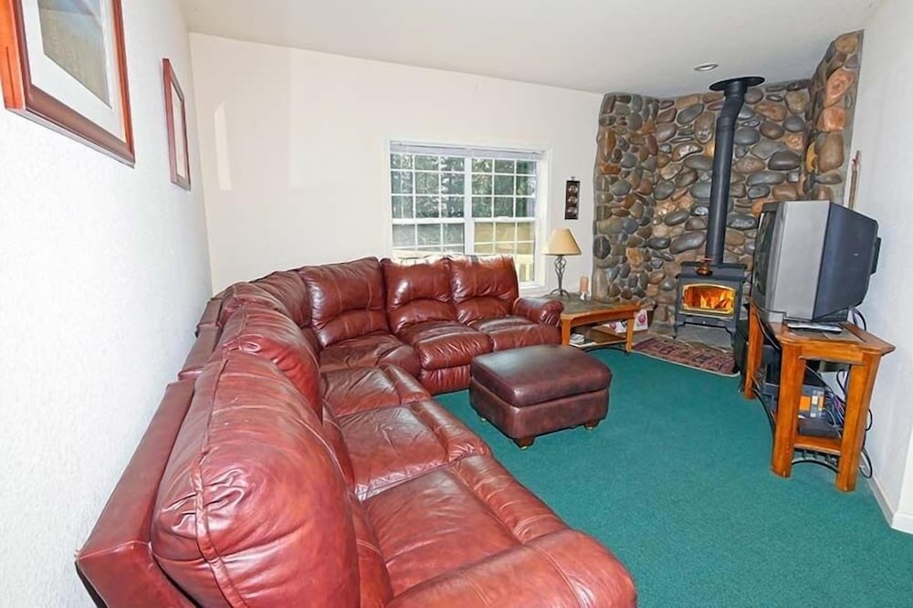 2184 Marshall Trail 5 Bedroom Home by RedAwning