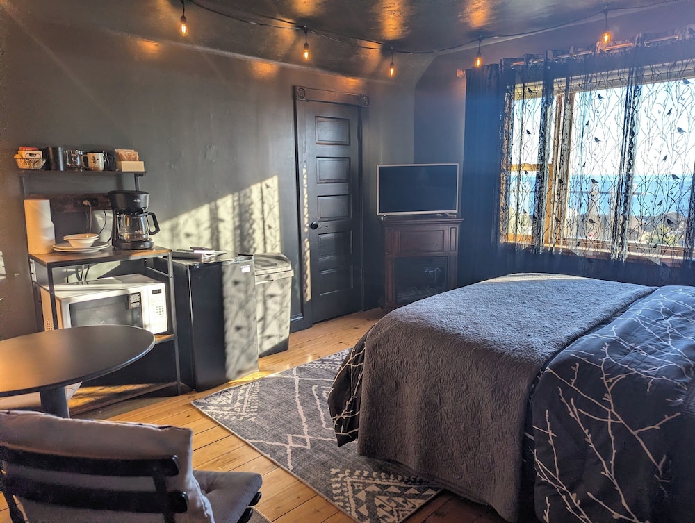 Feather Nest Inn