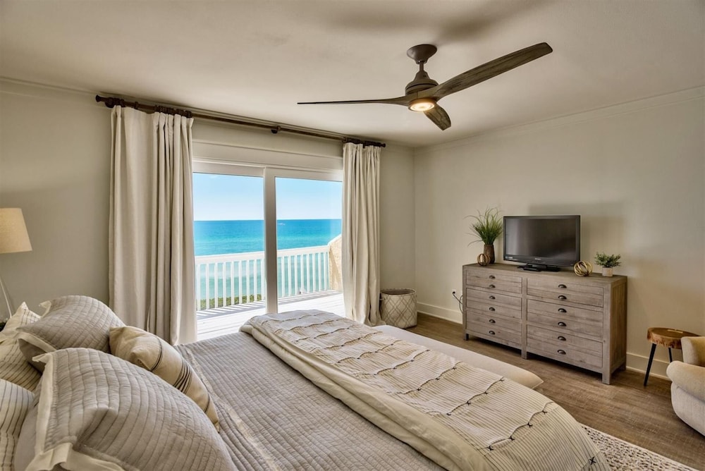 Beachfront Townhome in Seacrest + Free Tickets: Bikes, Dolphin Cruise & More!