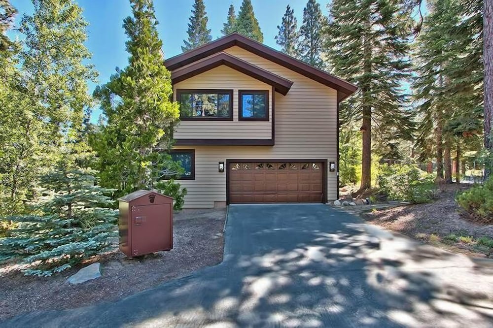 Lake Tahoe Vacations - Wilderness Lodge - 5 Br Home - Property Image 5