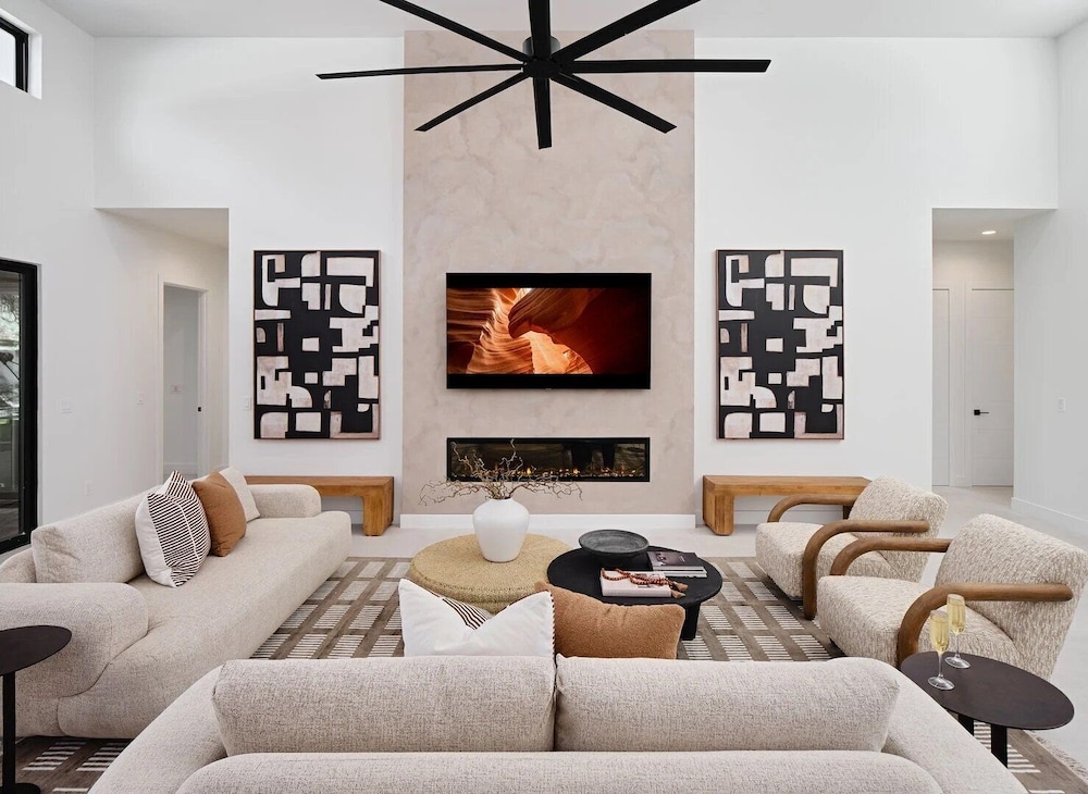 Luxe - Solstice Retreat - Heated Pools - 2 Homes