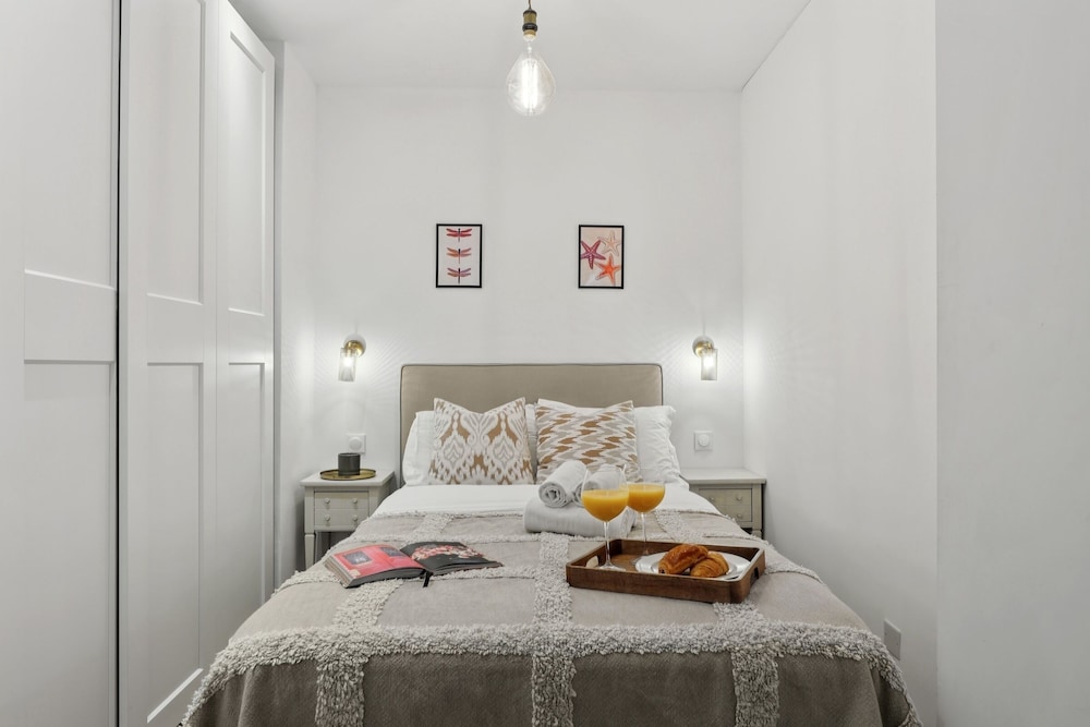 Classy 1BR - Elysee & Madeleine Area