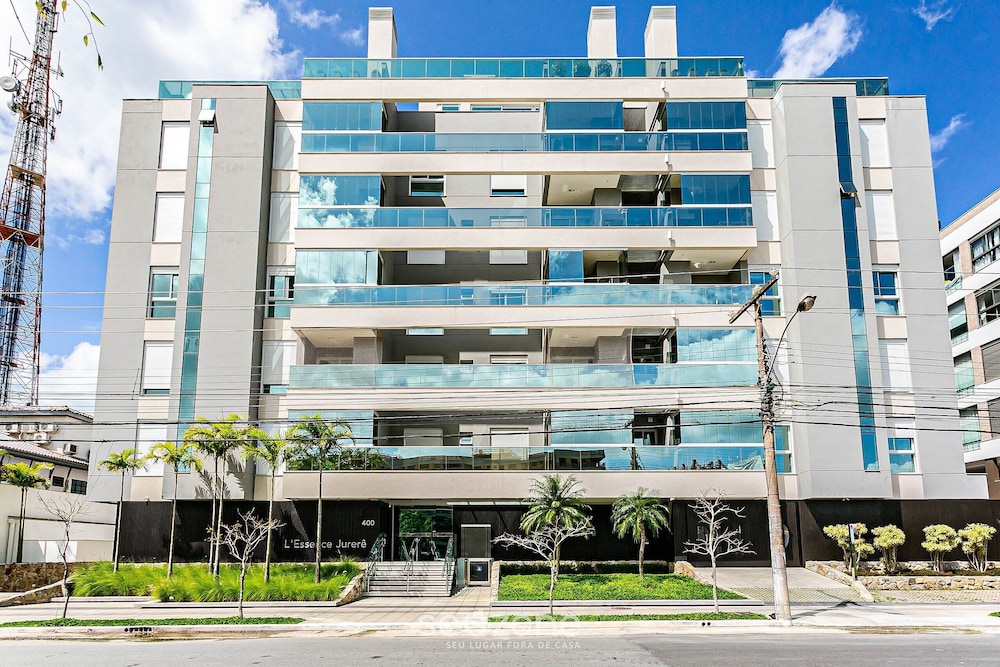 Sophisticated fit With 3 Suites Jurere Les403