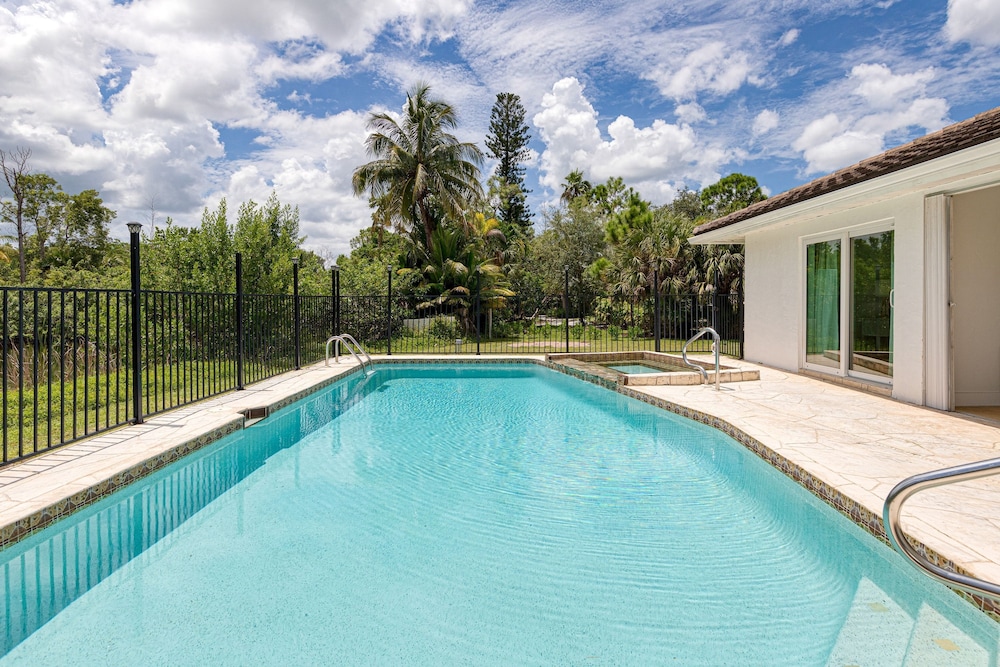Casa Bonita by Avantstay Large Backyard Patio Pool Hot Tub