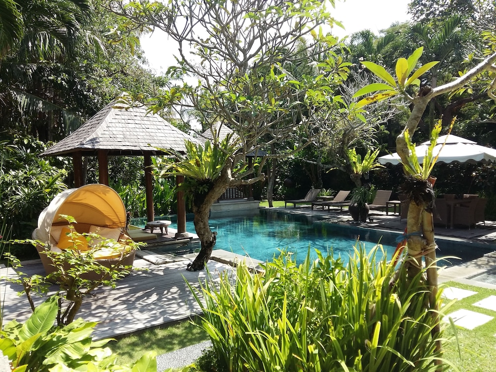 Arwana Estate