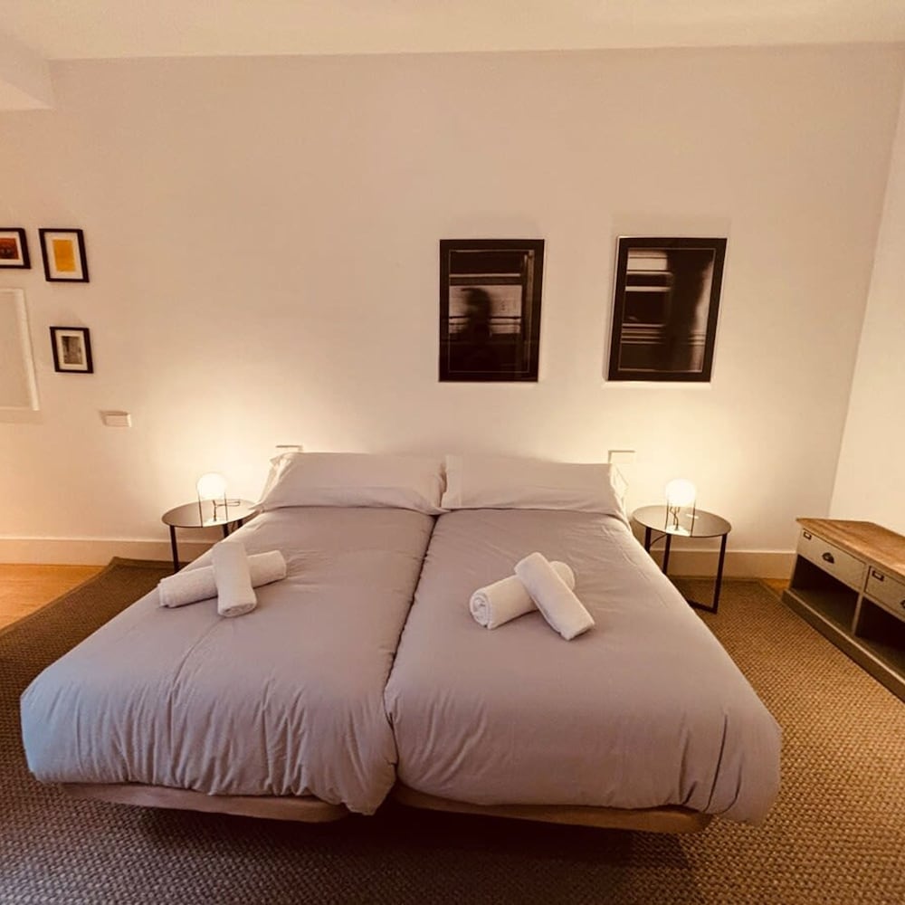 The Pelayo Majestic Luxury 3 Bedroom in Chueca