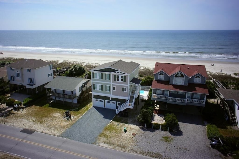 R & R By The Sea 4 Bedroom Home by RedAwning