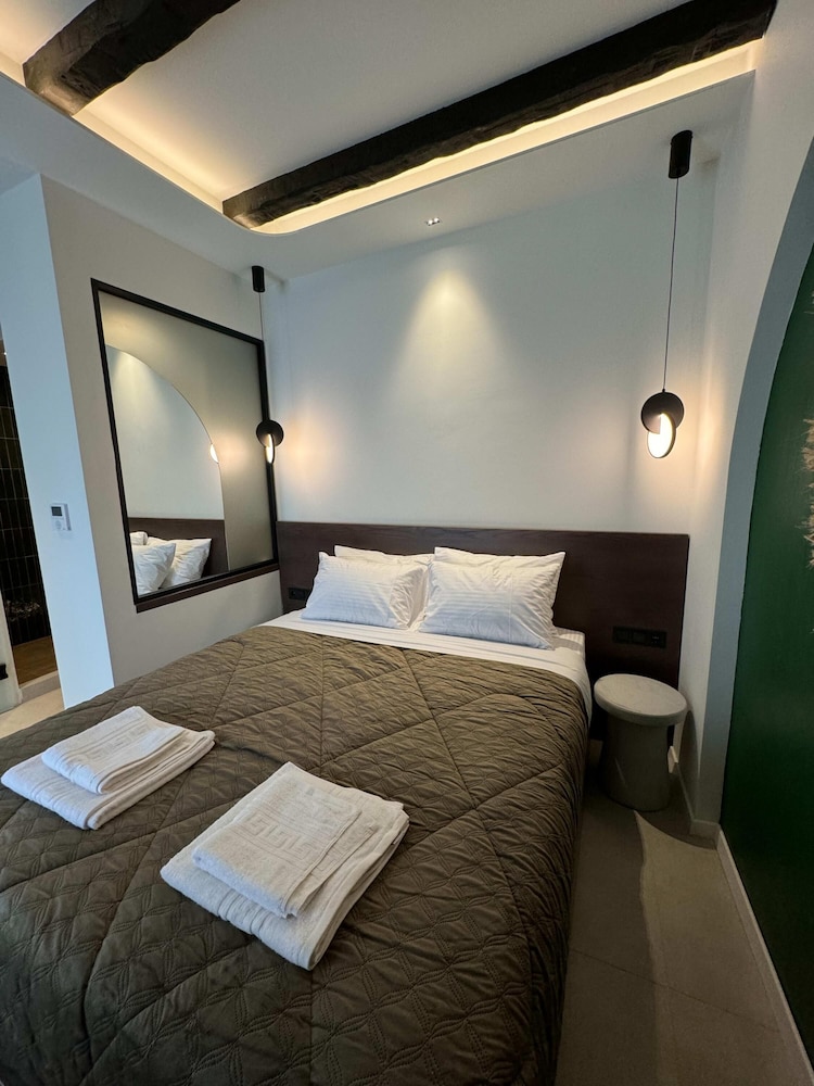 Urban Gem in the Heart of Naoussa A Stylish Escape photo 2