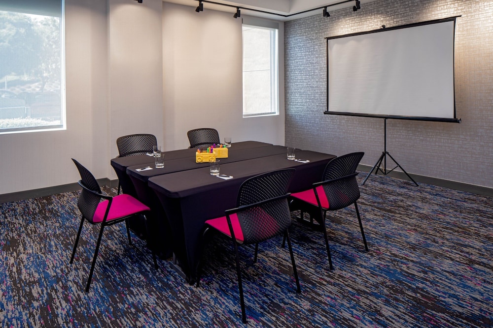 San Francisco Vacations - Aloft Santa Clara - Property Image 15