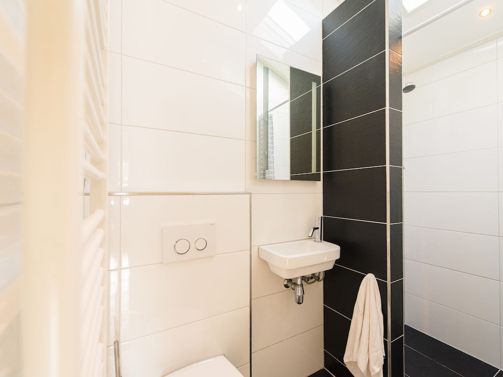 Comfortable Bungalow With Dishwasher, Near the Beach view 3