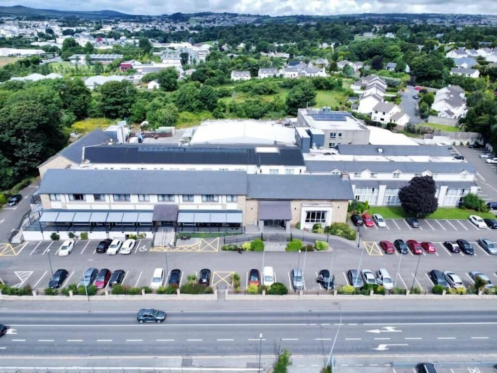 Letterkenny Vacations - Mount Errigal Hotel Conference  Leisure Centre - Property Image 1