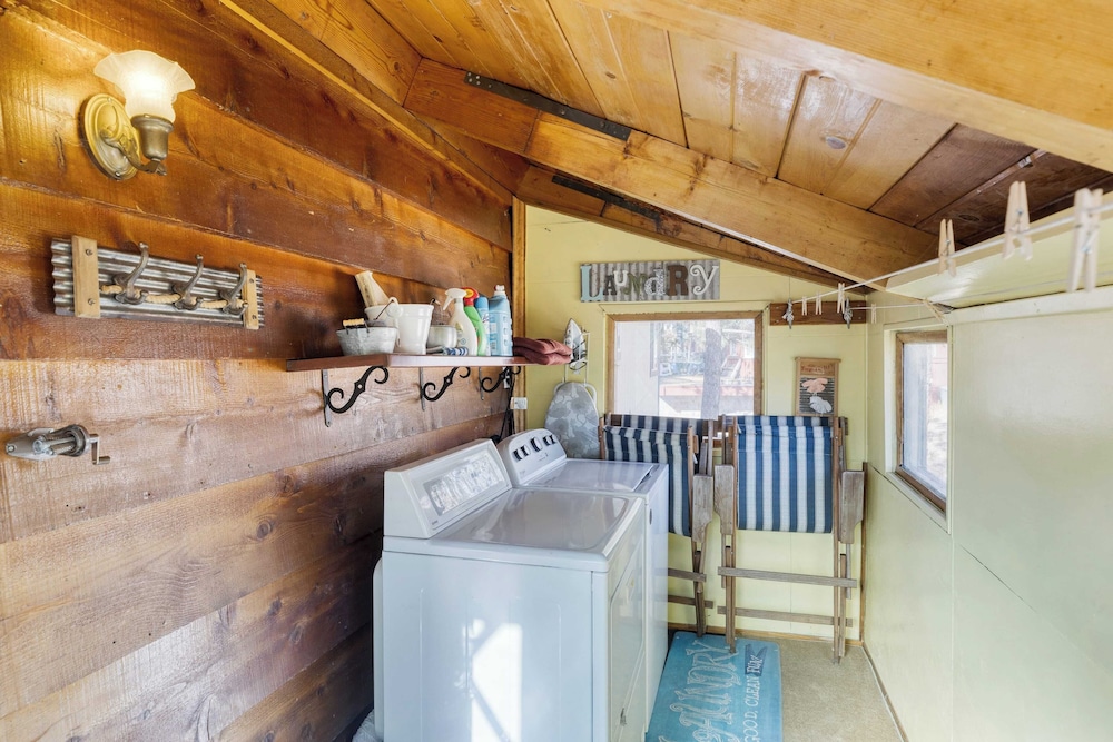 Lakeside in Bearadise by Avantstay Gorgeous Mountain Cabin in Boulder Bay!