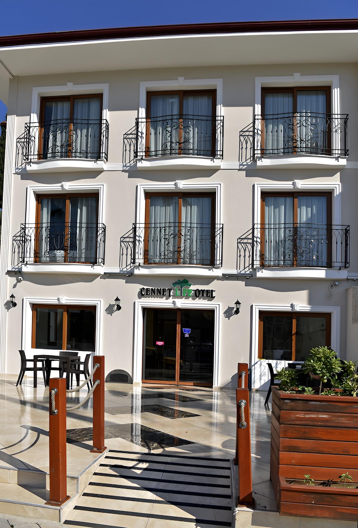 Q&S Cennet Life Hotel
