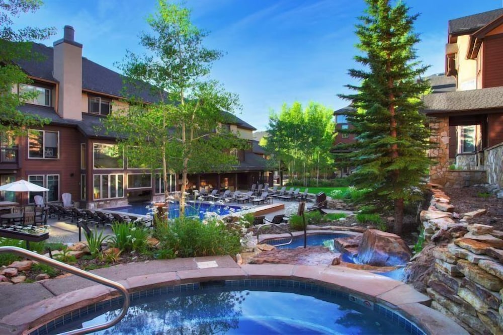 Grand Timber Lodge 2 Bedroom Ski In, Ski Out Condo