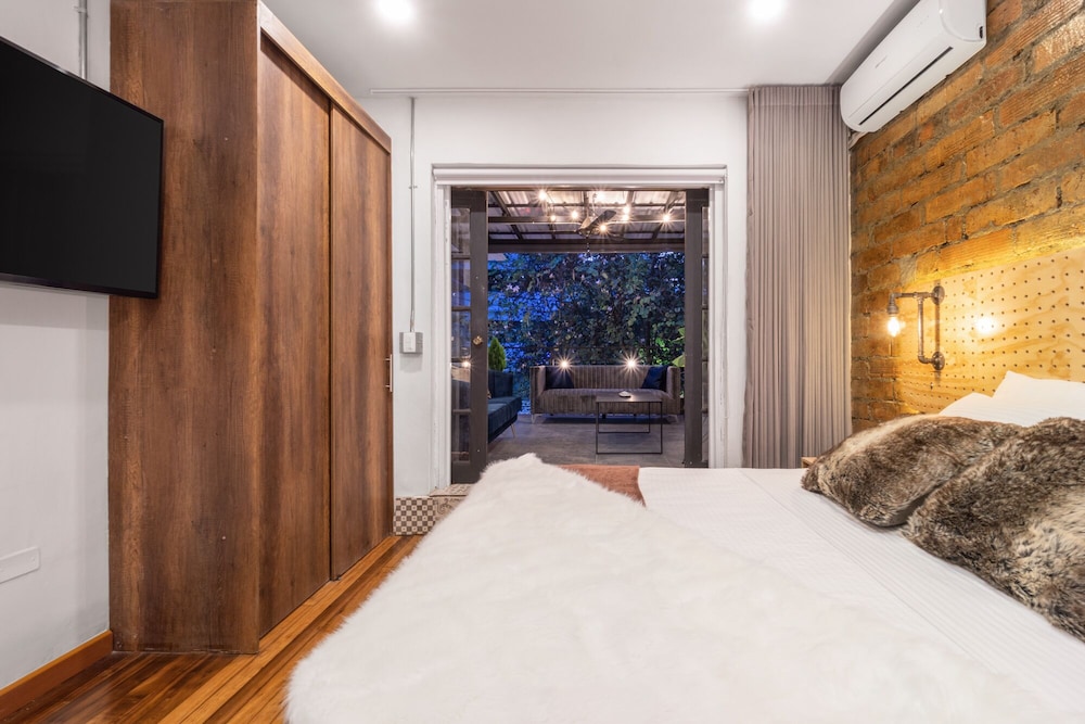 Casa Madera Parque Lleras by HOUSY HOST view 4