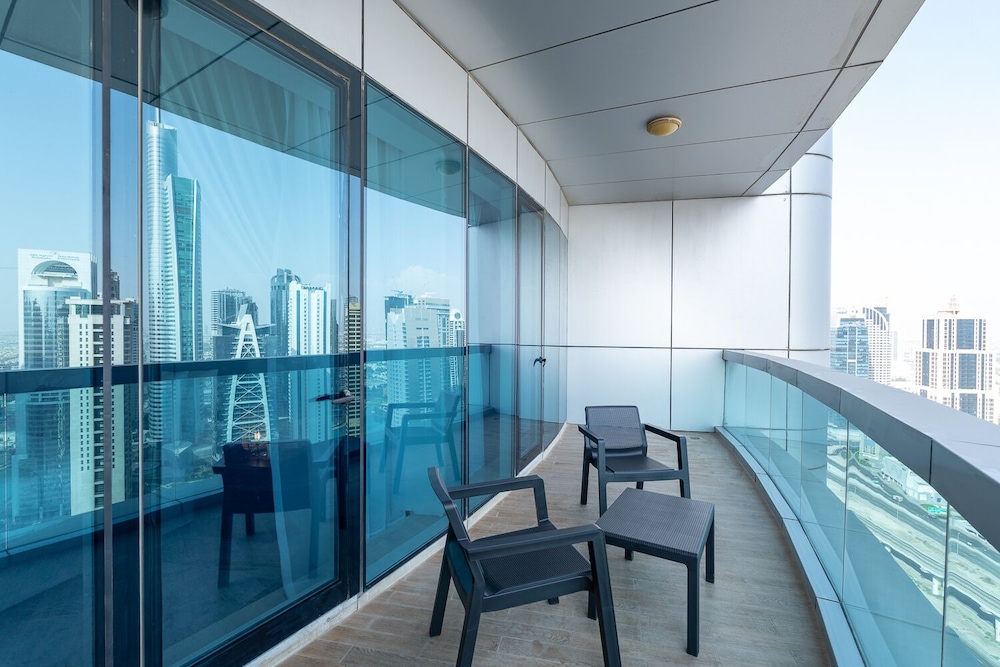 Dubai Marina - Stunning Huge 4 Bedroom Apts Near JBR - Gym - Pool - Parking by Sojo Stay