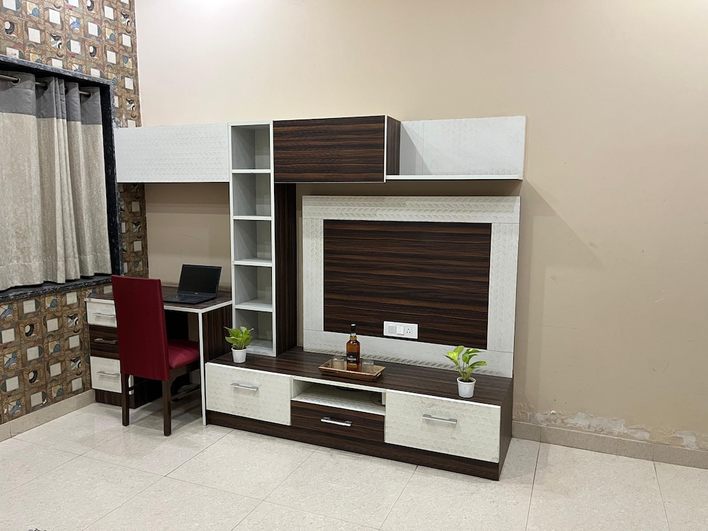 GoBravo 11 6BHK Farm with Pool Sohna Road Gurgaon