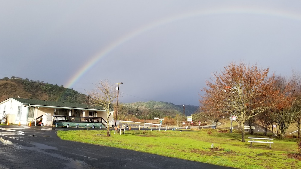 Quick Stop Motel - Property Image 1