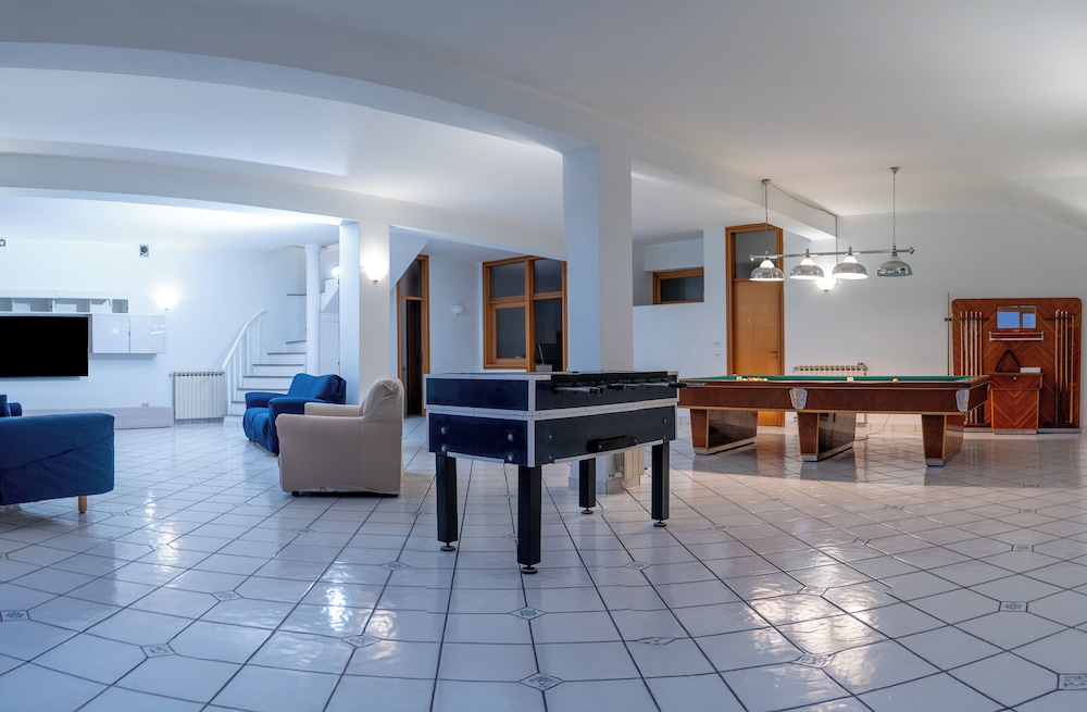 La Perla Blu - De Vivo Realty