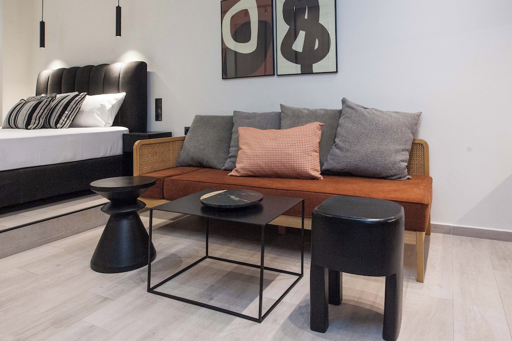 Lovely Brand New Studio byVictoria Metro