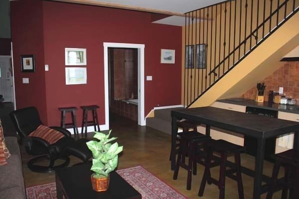 Crooked Tree Guest Suites