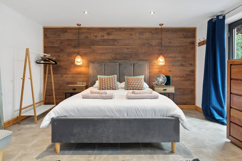 Immaculate 1-bed Studio in Haverfordwest view 3