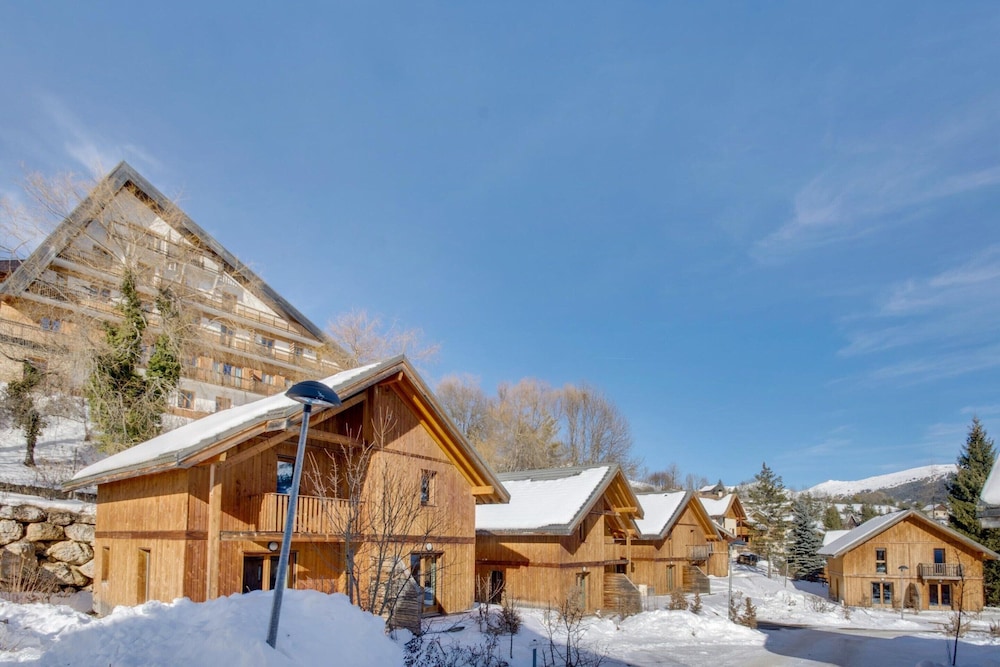 Alpine Escape Near Slopes