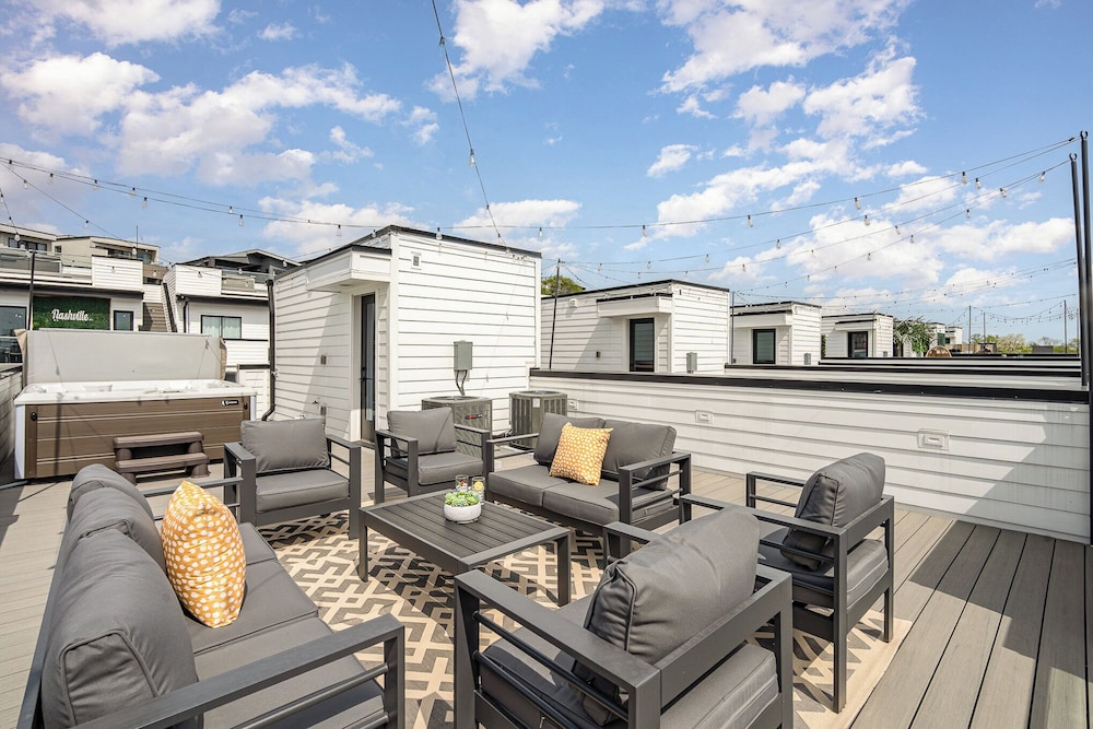 Revival-rooftop Deck/hot Tub- Mins to Broadway