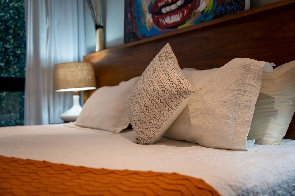 Downtown Luxury Apartment I  Cocobeach view 5