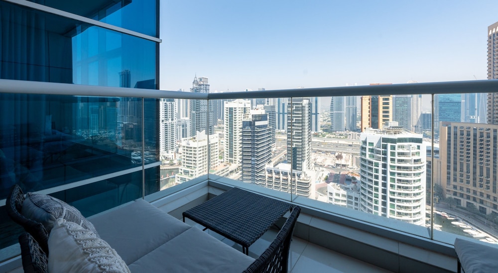 Premium 2BR Apt w Marina Views
