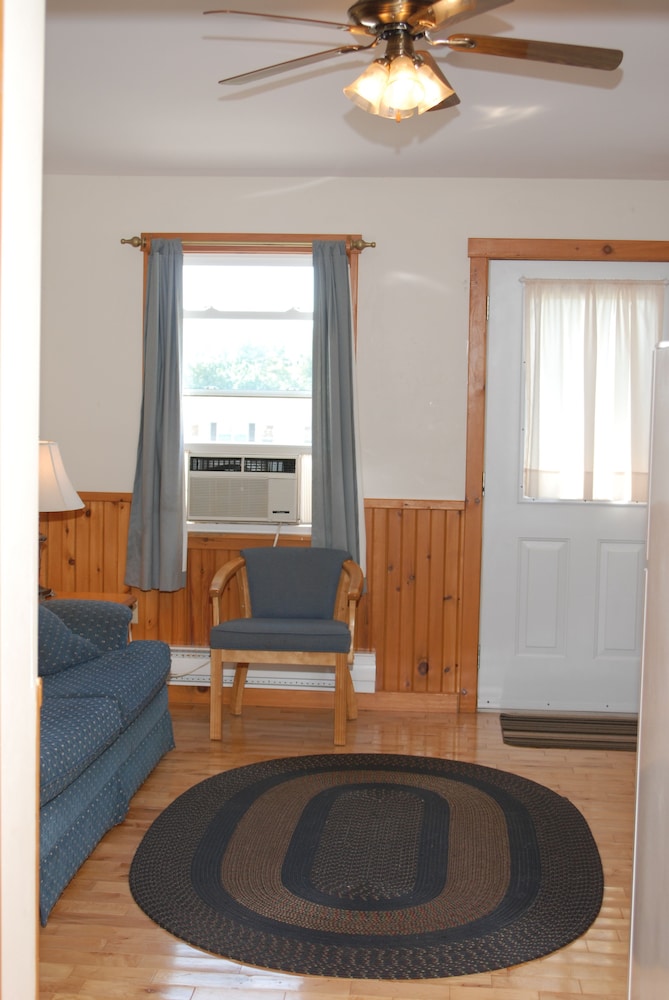 Shining Waters Cottages