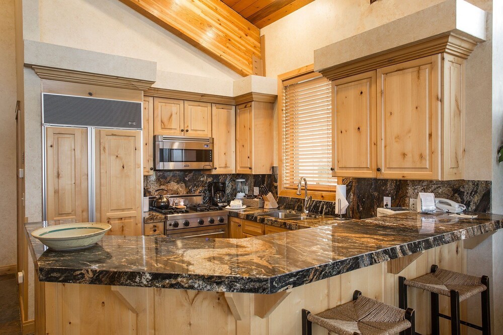 Trail's End Lodge at Deer Valley Resort - One Bedroom Deluxe Residence with Spa #304 1 Condo