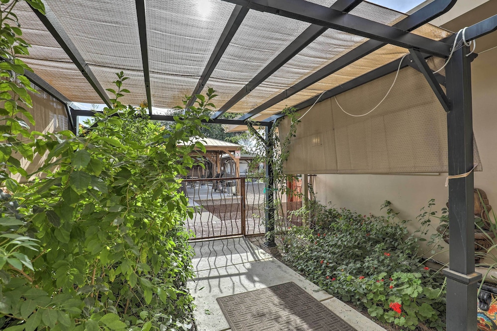 Shared Hot Tub + Fire Pit: Tucson Casita By Hiking view 5