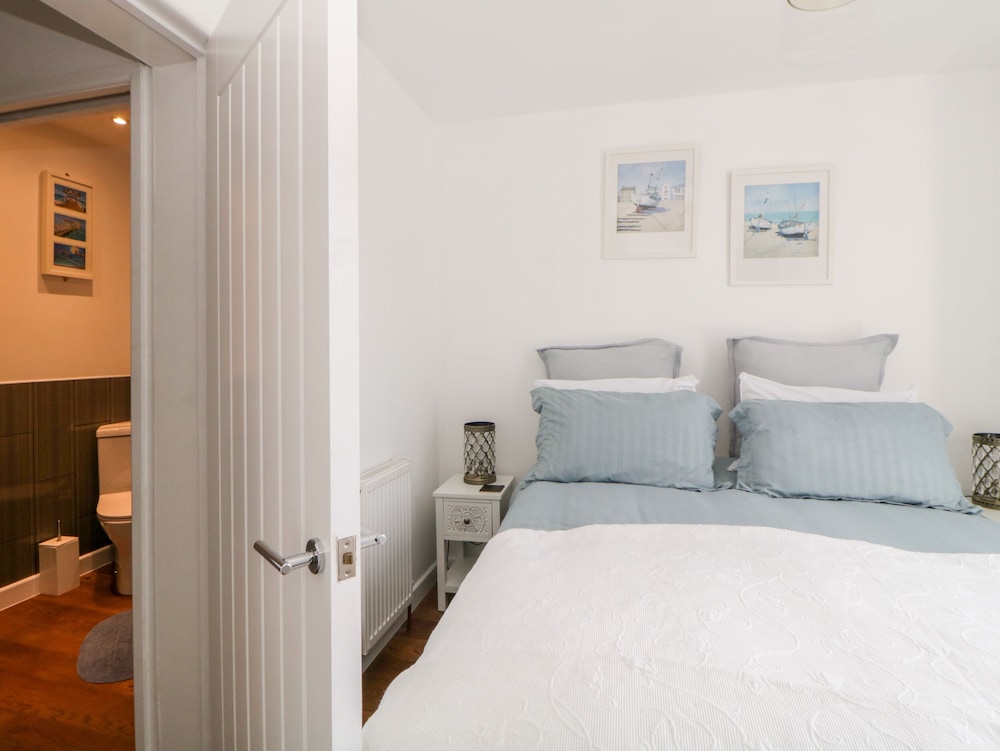 2 Beach Cottage