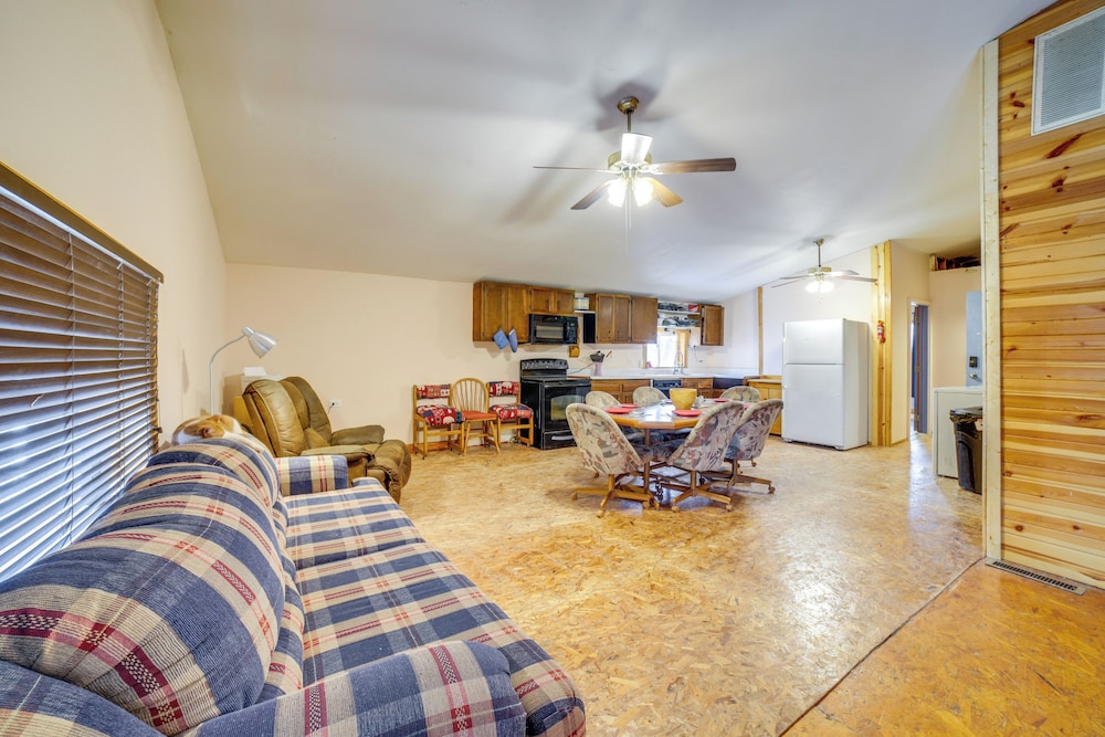 Rustic Apartment w/ Sunset Views in Elkhart!