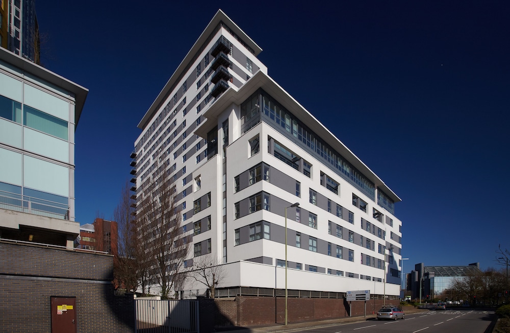 Basingstoke Vacations - Skyline Plaza by Viridian Apartments - Property Image 4