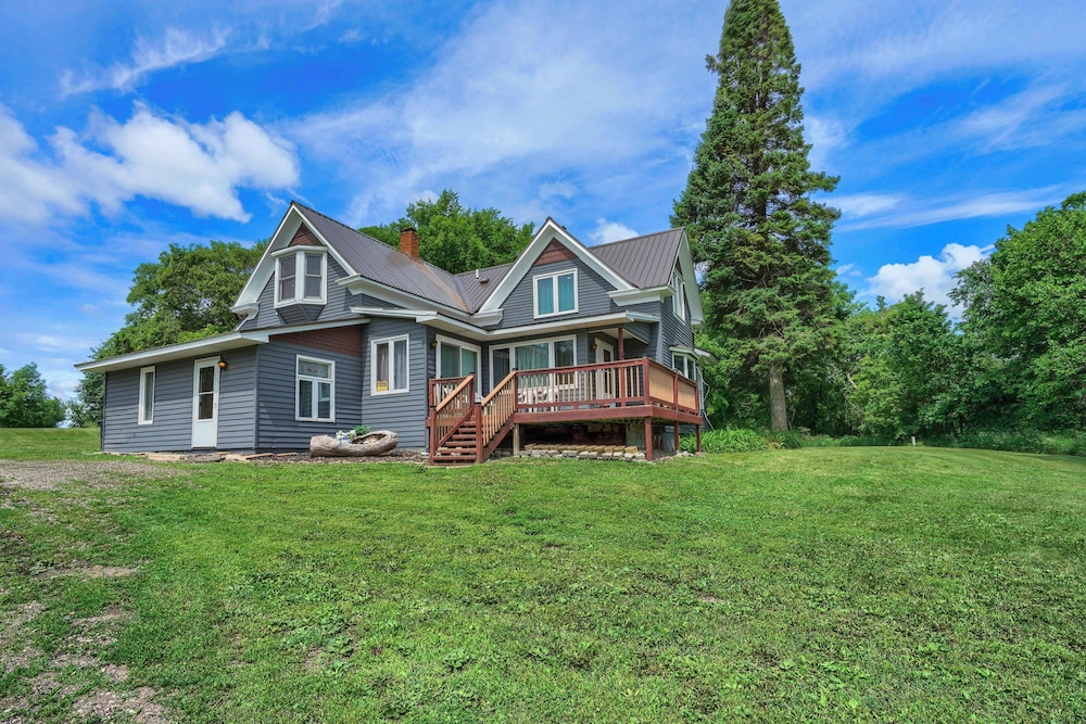 Countryside Retreat on Cokato Lake w/ Indoor Sauna