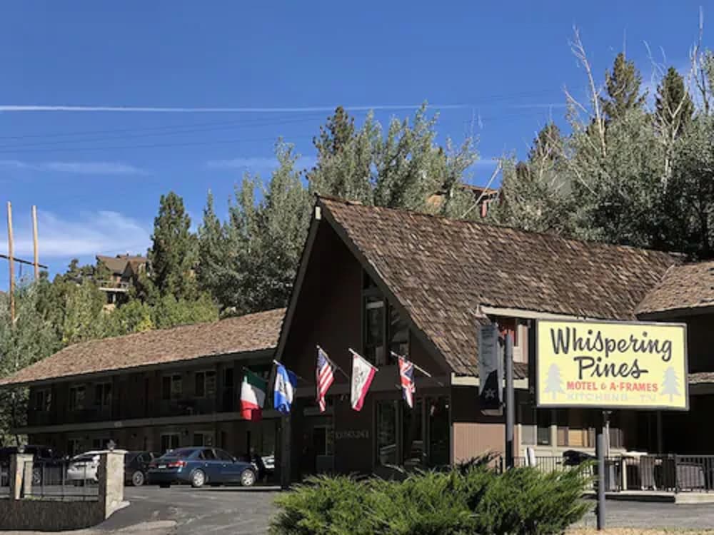 Hotel Whispering Pines - Image 1