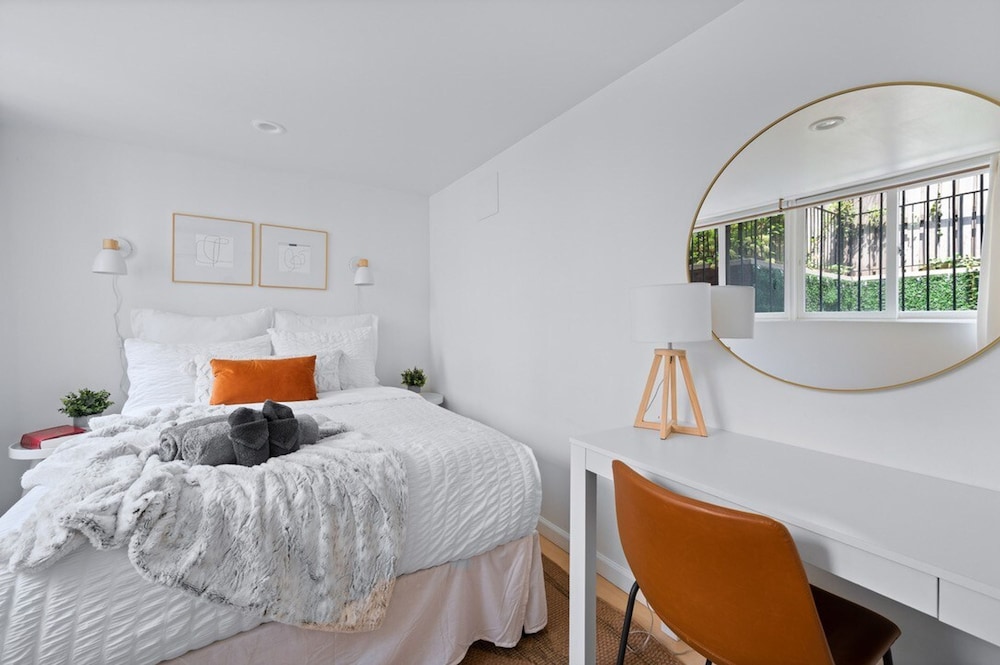 Adelphi I 3BR Ft Greene w Backyard Patio Porch