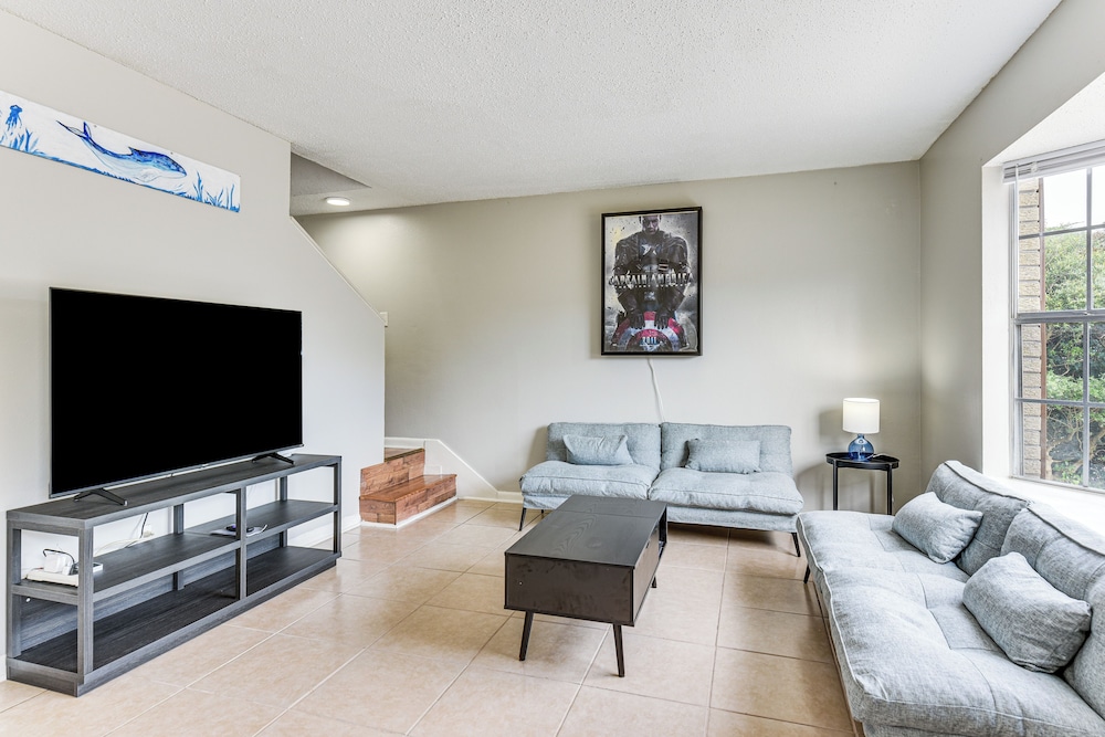 2 Mi to Garniers Beach Park: Pet-friendly FWB Home