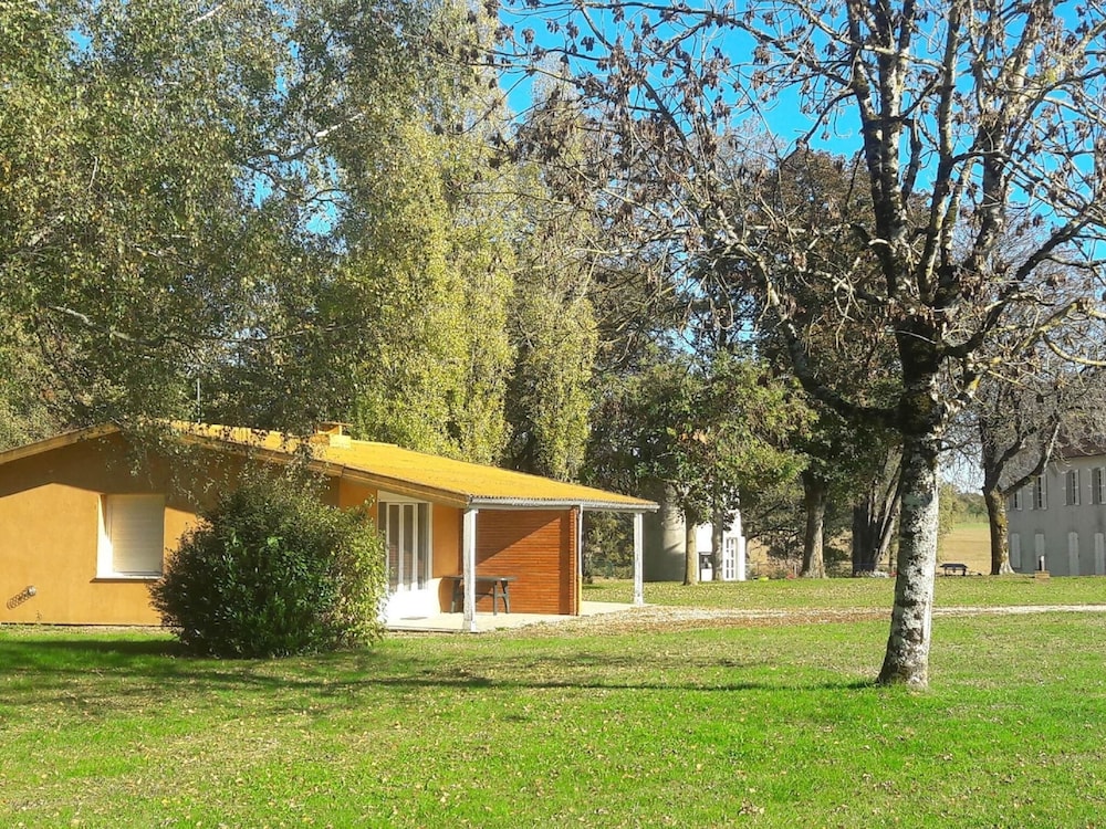 Gite Located in Lush Greenery view 3