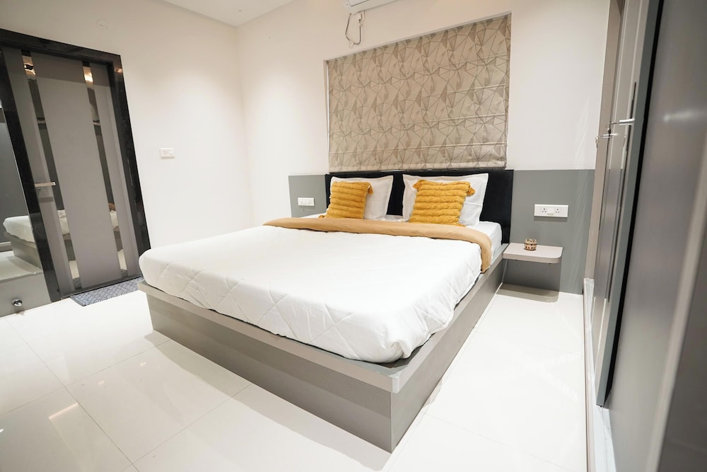 Aurelia Apartment By Red Olive 4bhk 30min Hitech