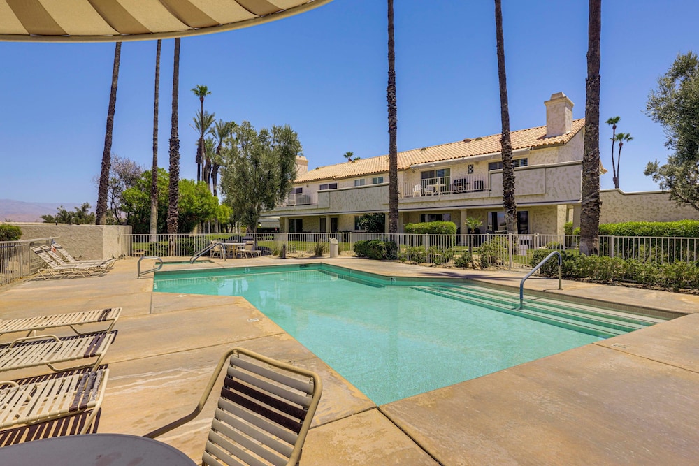 Palm Desert Golf Getaway w/ Views + Resort Perks