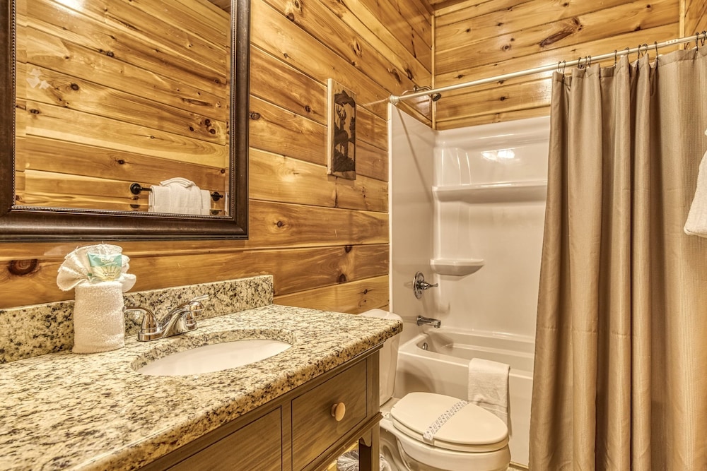 Grand View Lodge Panoramic Views Hot Tubs Game Room Theater Sleeps 56 Guests