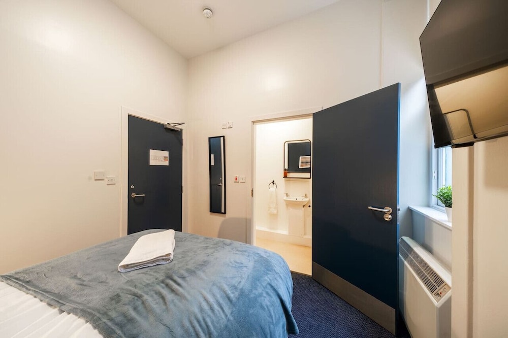 Clova Benmore Apartments